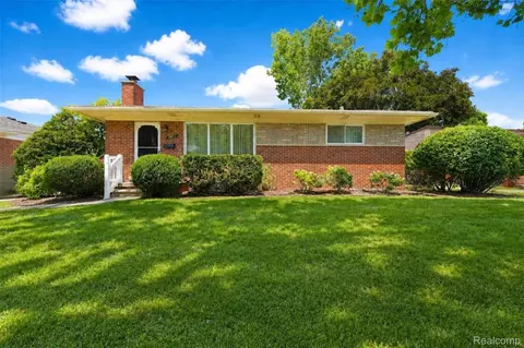 7677 Terri Dr, Westland, MI 48185