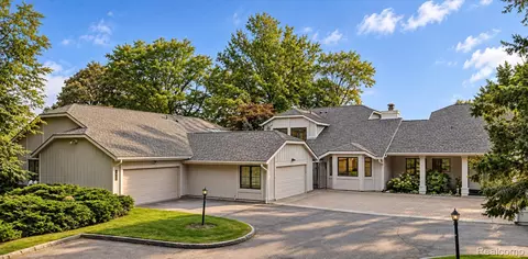 1835 Golf Ridge Dr, Bloomfield Township, MI 48302
