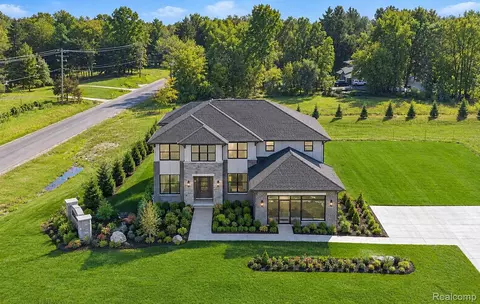 13268 Cousins Ct, Washington, MI 48094