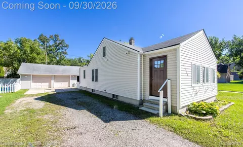 21524 Roosevelt Ave, Farmington Hills, MI 48336