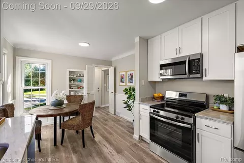 Kitchen - 1544 Hampton Rd, Grosse Pointe Woods, MI 48236 photo 1 of 3