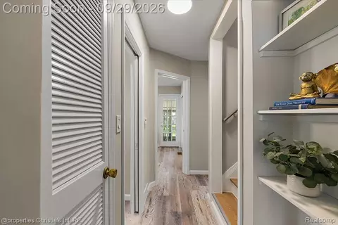 Entry Way - 1544 Hampton Rd, Grosse Pointe Woods, MI 48236 photo 1 of 2