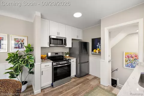 Kitchen - 1544 Hampton Rd, Grosse Pointe Woods, MI 48236 photo 2 of 3