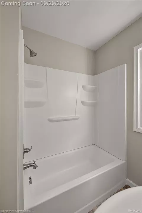 Bath - 1544 Hampton Rd, Grosse Pointe Woods, MI 48236 photo 2 of 3