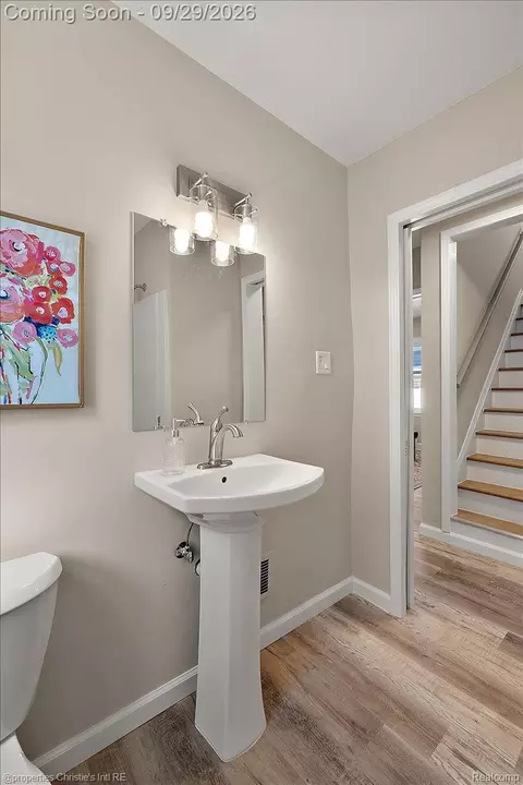 Bath - 1544 Hampton Rd, Grosse Pointe Woods, MI 48236 photo 3 of 3