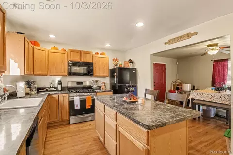 Kitchen - 5322 Moore St, Wayne, MI 48184 photo 2 of 4
