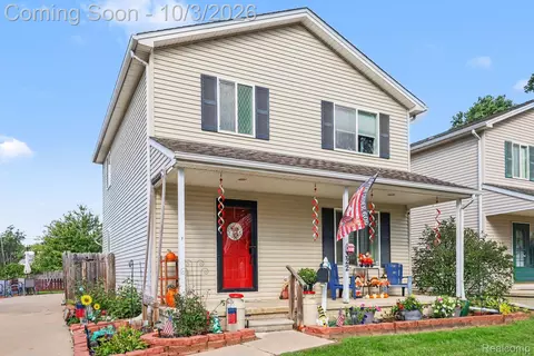 Exterior - 5322 Moore St, Wayne, MI 48184 photo 3 of 5