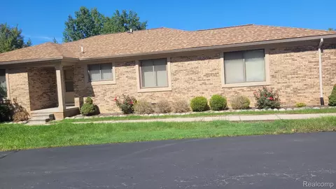 20246 Evergreen Meadows Rd #22, Southfield, MI 48076