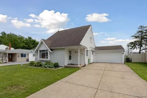 35728 Dunston Dr, Sterling Heights, MI 48310