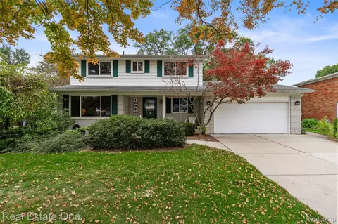 18984 Briarwood Ln, Clinton Township, MI 48036