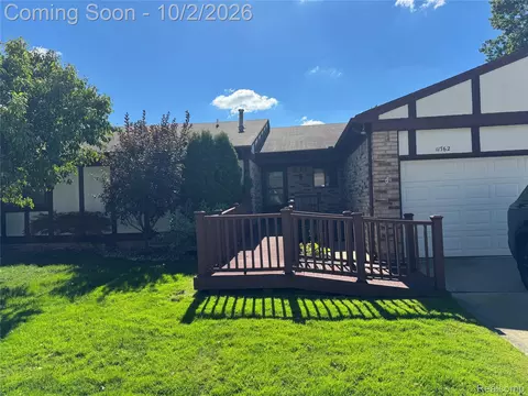11762 Dorothy Ln, Warren, MI 48093