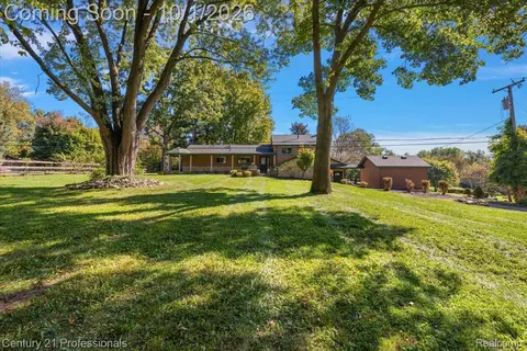 8380 Pine Knob Rd, Independence, MI 48348