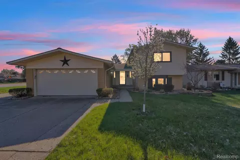 9498 Bassett St, Livonia, MI 48150
