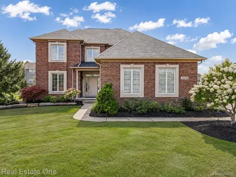 26690 Kentucky Ct, Lyon, MI 48178