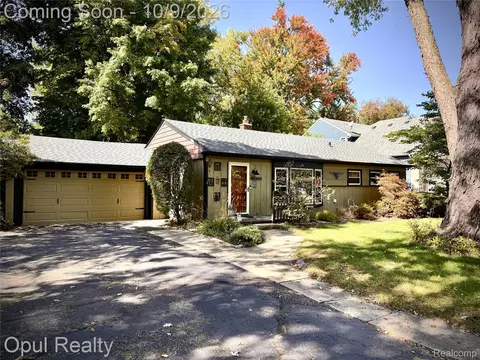 18051 Floral St, Livonia, MI 48152