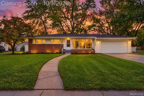 32965 Cloverdale Ave N, Farmington, MI 48336