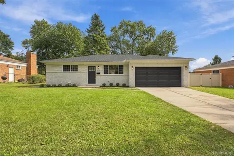 28128 Berkshire Dr, Southfield, MI 48076