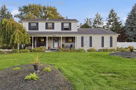 34979 Oakland St, Farmington, MI 48335