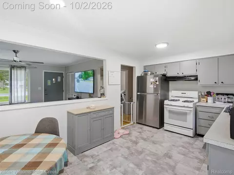 Kitchen - 50136 North Ave, Macomb, MI 48042 photo 2 of 4