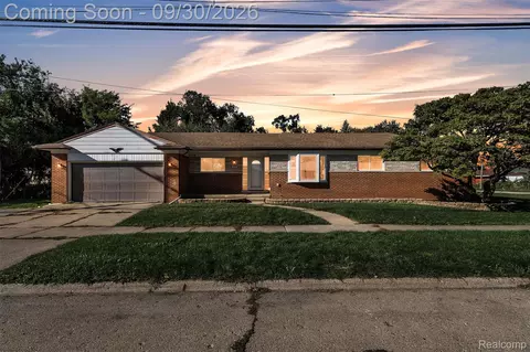 25016 Elmira, Redford, MI 48239