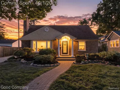 724 S Gainsborough Ave, Royal Oak, MI 48067