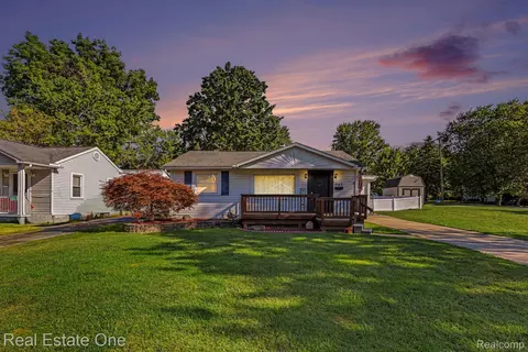 543 Atwater St, Lake Orion, MI 48362