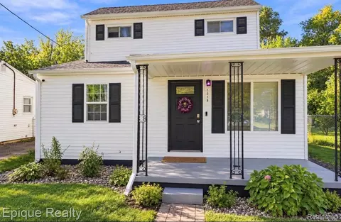 1318 Wells St, Burton, MI 48529