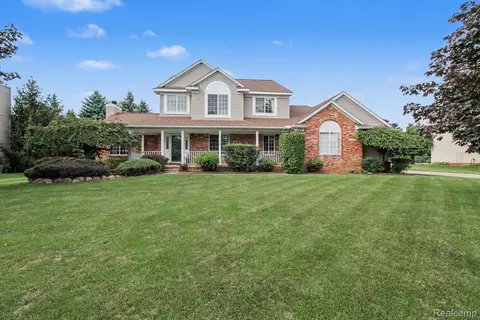 2445 Elkridge Cir, Highland, MI 48356