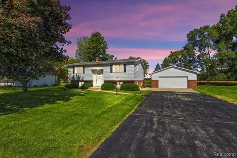 12785 Cimarron Dr, Birch Run, MI 48415