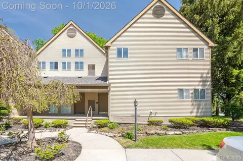 27971 Rollcrest Rd #10, Farmington Hills, MI 48334