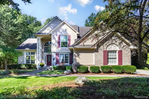7250 Aaronway Dr, West Bloomfield, MI 48324
