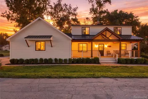 5150 Cheyenne Ave, Waterford, MI 48327
