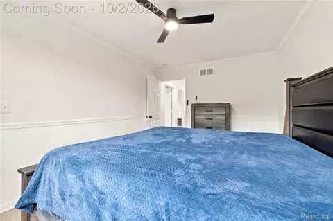 Bedroom - 45563 Thorn Tree Ln, Macomb, MI 48044 photo 3 of 7