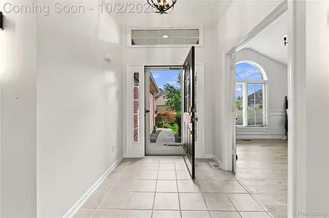 Entry Way - 45563 Thorn Tree Ln, Macomb, MI 48044 photo 1 of 2