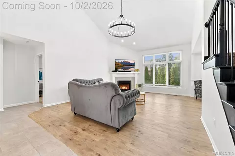 Living - 45563 Thorn Tree Ln, Macomb, MI 48044 photo 2 of 4