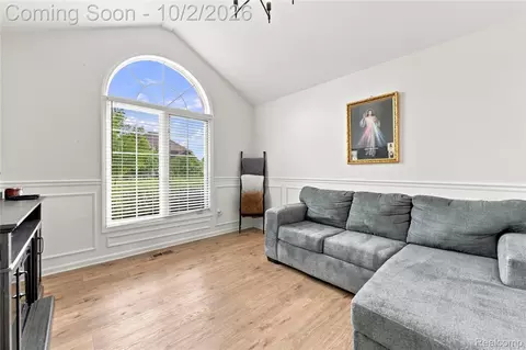 Living - 45563 Thorn Tree Ln, Macomb, MI 48044 photo 4 of 4