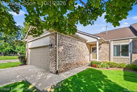 751 Promontory Dr, Milford, MI 48381