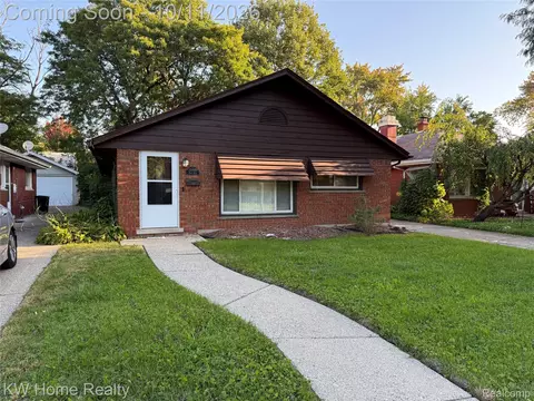 20449 Hunt Club Dr, Harper Woods, MI 48225