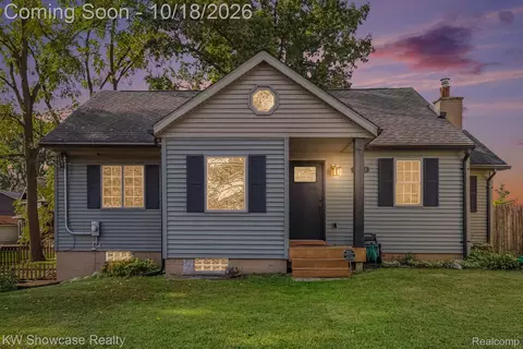 9345 Buckingham St, White Lake, MI 48386