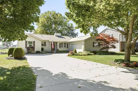 2836 Canal Dr, Port Huron, MI 48060