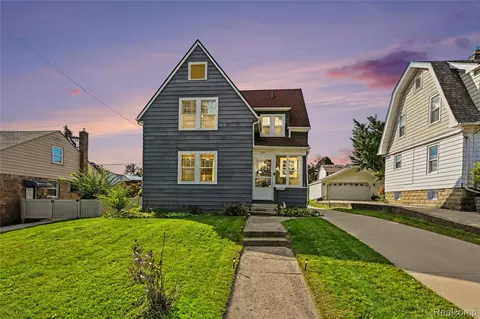 303 N Holbrook St, Plymouth, MI 48170