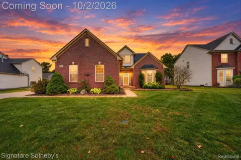 3271 Wren Ln, Rochester Hills, MI 48309