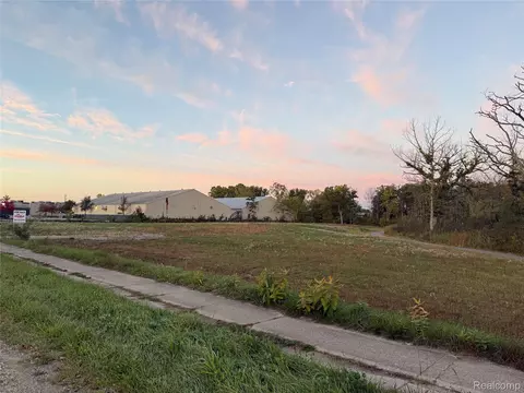 1727 Crescent Lake Rd, Waterford, MI 48327