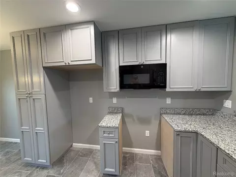 Kitchen - 45636 Limerick Dr, Macomb, MI 48044 photo 1 of 2