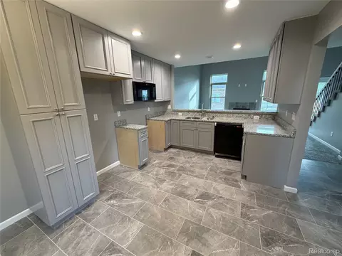 Kitchen - 45636 Limerick Dr, Macomb, MI 48044 photo 2 of 2
