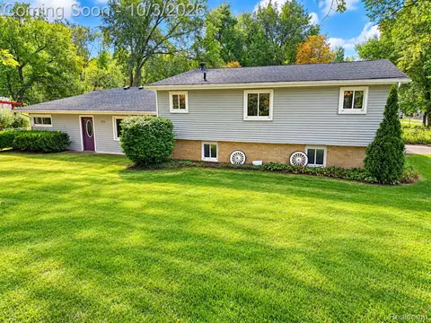 7795 Circle Blvd, West Bloomfield, MI 48323