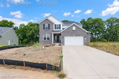 6270 Parker Dr, Fenton, MI 48451