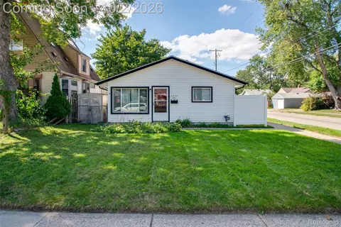 3245 Kenwood St, Ferndale, MI 48220