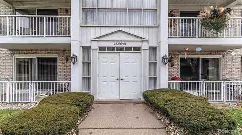 38226 Ann Arbor Trl #17, Livonia, MI 48150