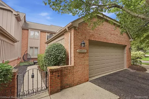 28625 Auburn Ct, Farmington Hills, MI 48331